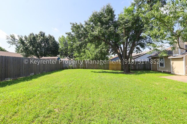 Building Photo - 3 Bed | 2 Bath in East Tulsa!