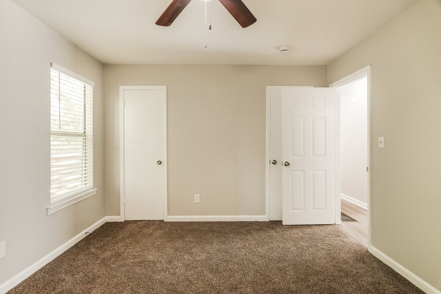 Building Photo - 232 Glenvalley Ln NW
