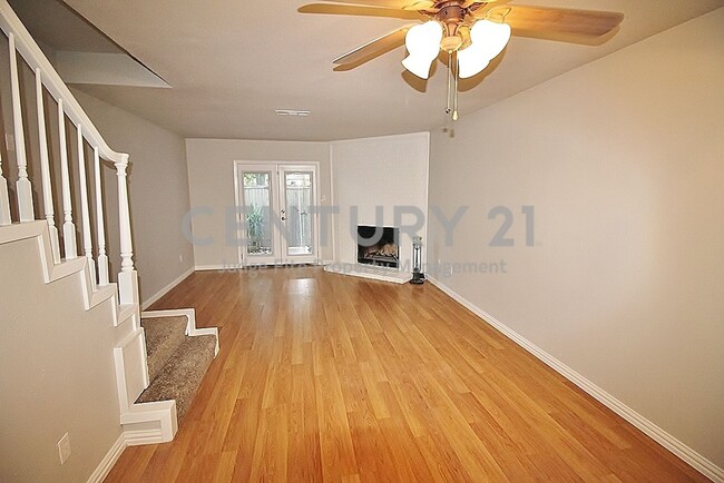 Primary Photo - Cute & Clean 2-Story 2/1.5 Townhome in Gar...