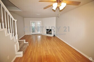 Building Photo - Cute & Clean 2-Story 2/1.5 Townhome in Gar...