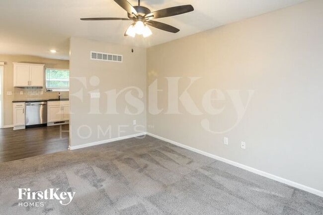 Building Photo - 5015 N Belmont Ave