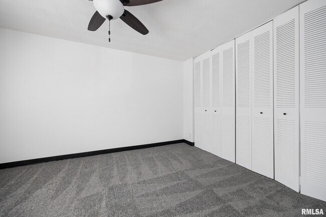 Building Photo - 2975 W Cannes Dr