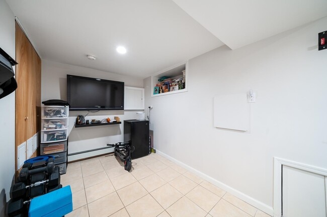 Building Photo - 67A Columbia Ave