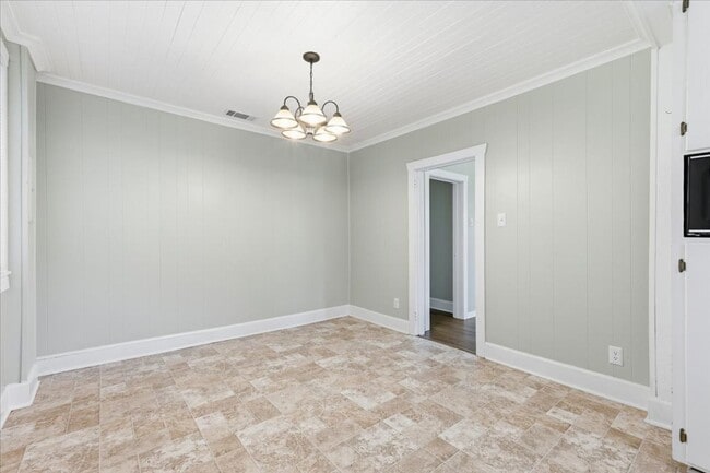 Building Photo - Charming 3-Bedroom Home with Large Fenced Yard in Richmond Hill!