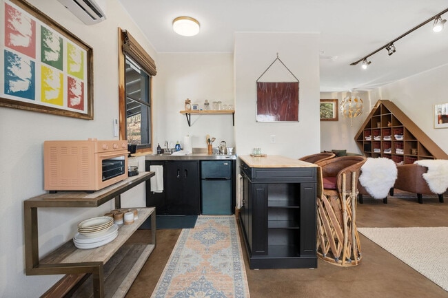 Building Photo - 17097 Lake Sequoyah Dr