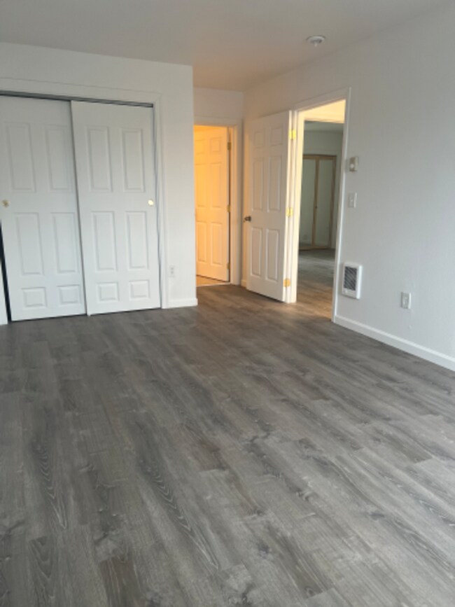 Building Photo - 2115/2125 Duplex