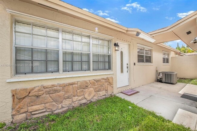 Building Photo - 1356 Pelican Ct