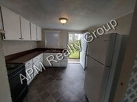 Building Photo - Renovated two bedroom near Harden Street - 50% off!