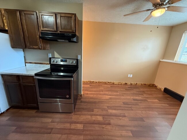 Building Photo - 310 N 9th Ave