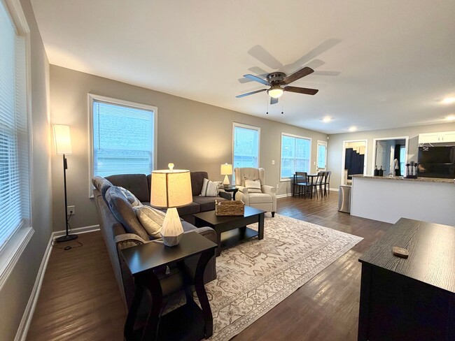 Building Photo - 925 Woody Hills Dr - Furnished Rental