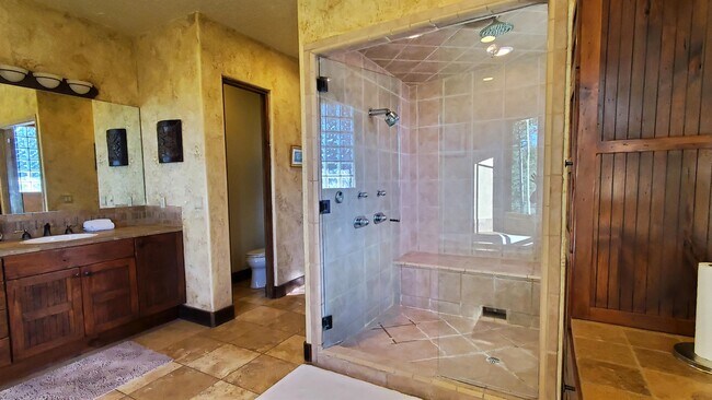 Building Photo - 7104 Canyon Dr