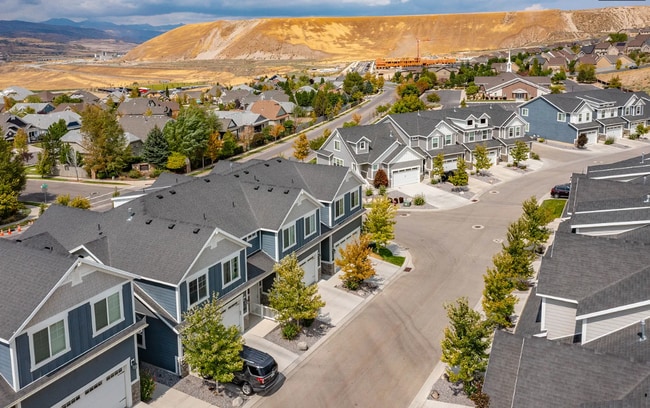 Building Photo - 3 Bedroom/2.5 Bathroom Townhouse in Lehi