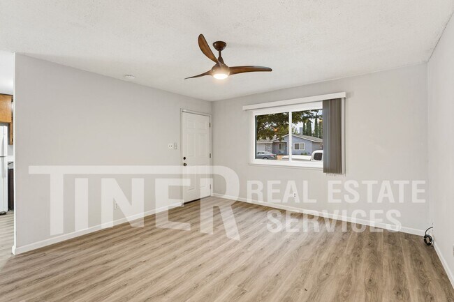 Building Photo - 3729 Moonbeam Dr