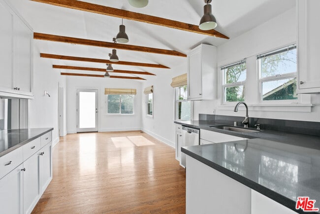 Building Photo - 6217 Poppy Peak Dr