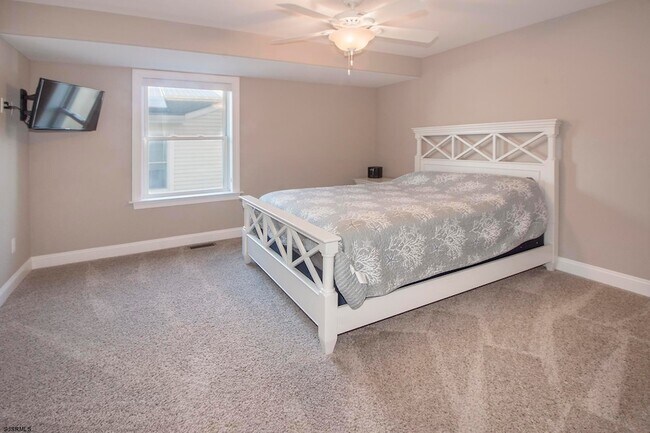 Building Photo - 352 31st St S