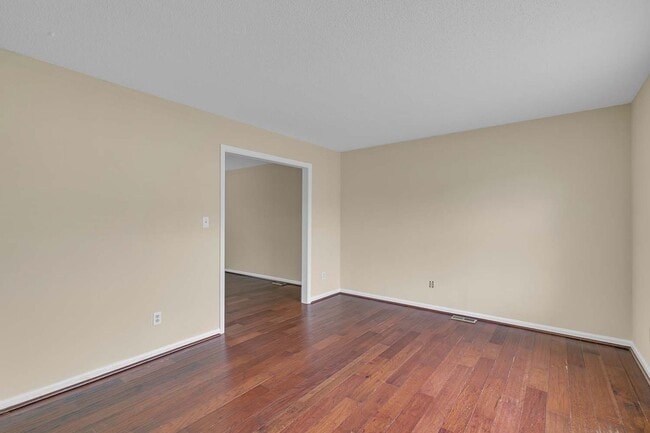 Building Photo - 18 Lundy Ln