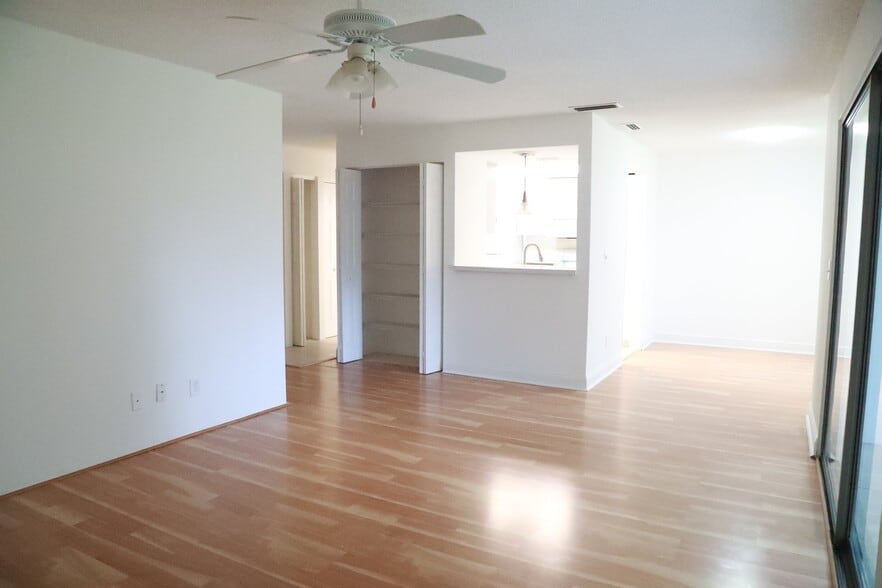 Building Photo - 306 Palm Coast Pkwy NE