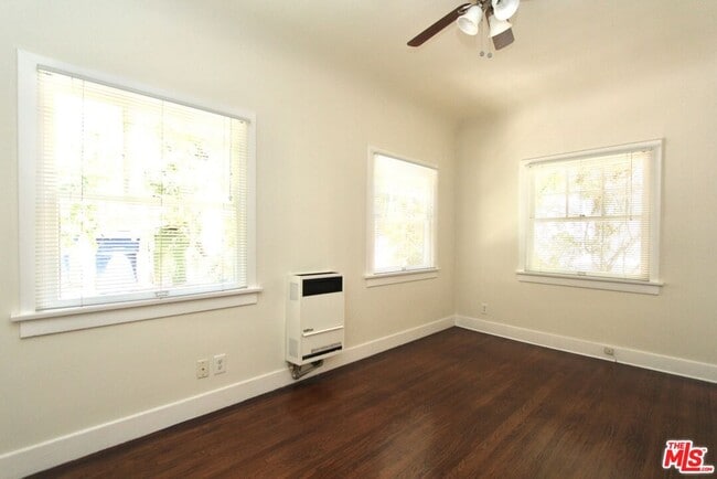 Building Photo - 4557 Lexington Ave