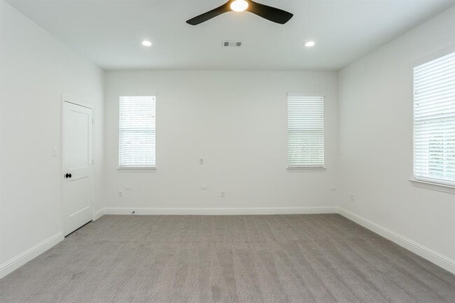 Building Photo - 3125 Wroxton Rd