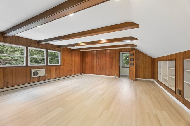 Building Photo - 26 Glenwood Rd