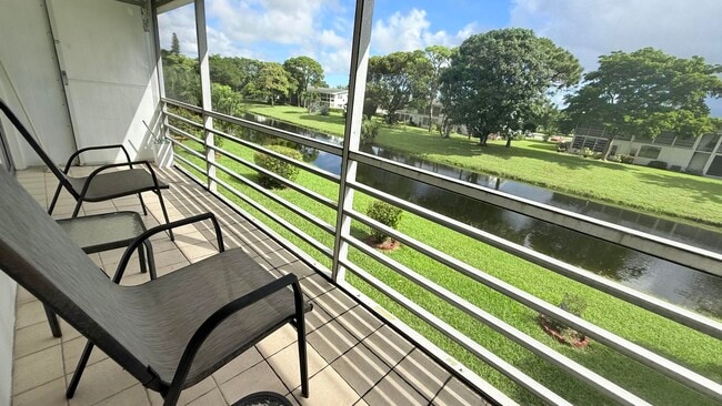 Building Photo - 21 Markham A