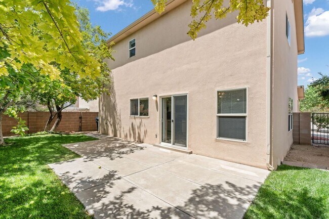 Building Photo - 12420 Mountainside Way NE