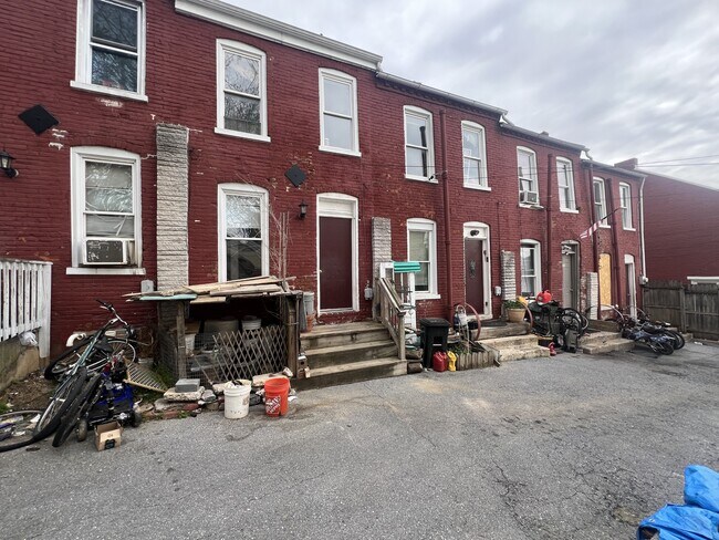 Building Photo - 230 W Mifflin St