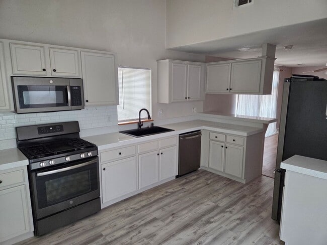 Building Photo - AVAILABLE NOW! Beautifully Remodeled Home ...