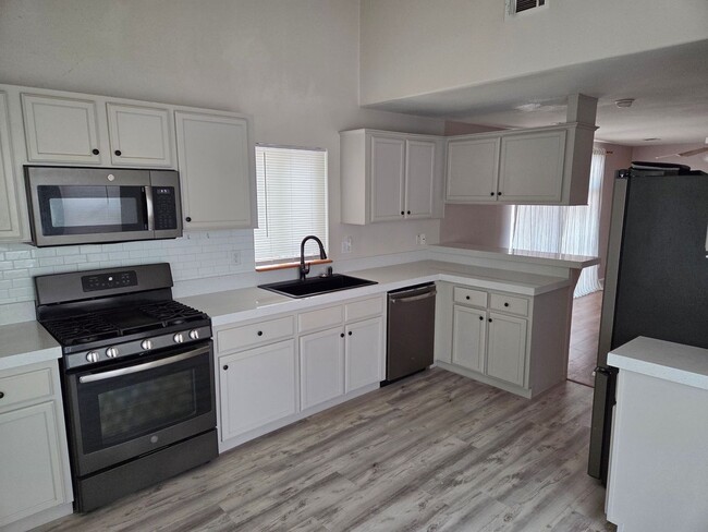 Building Photo - Beautifully Remodeled Home Near Historic R...