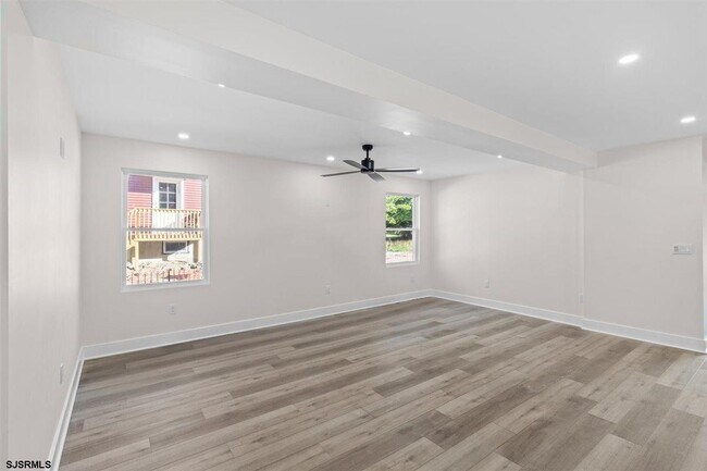 Building Photo - 1301 3rd Ter