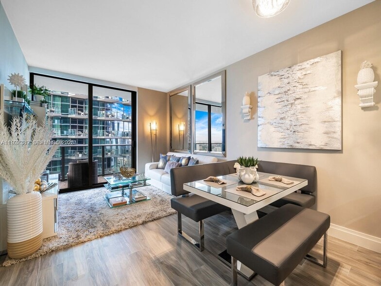 Building Photo - 801 S Miami Ave