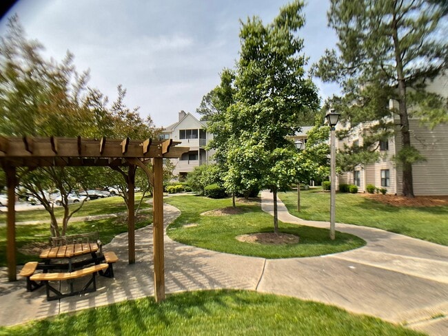 Building Photo - Spacious Condo in Brandon Ridge!