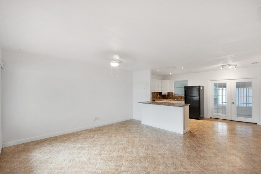 Building Photo - 3101 N 66th Ave