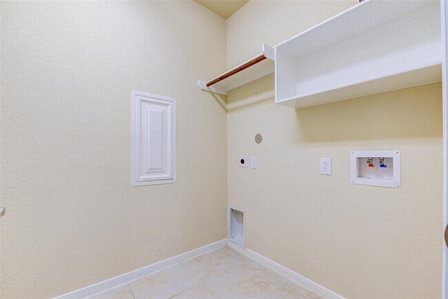 Building Photo - 10 Pine Needle Pl