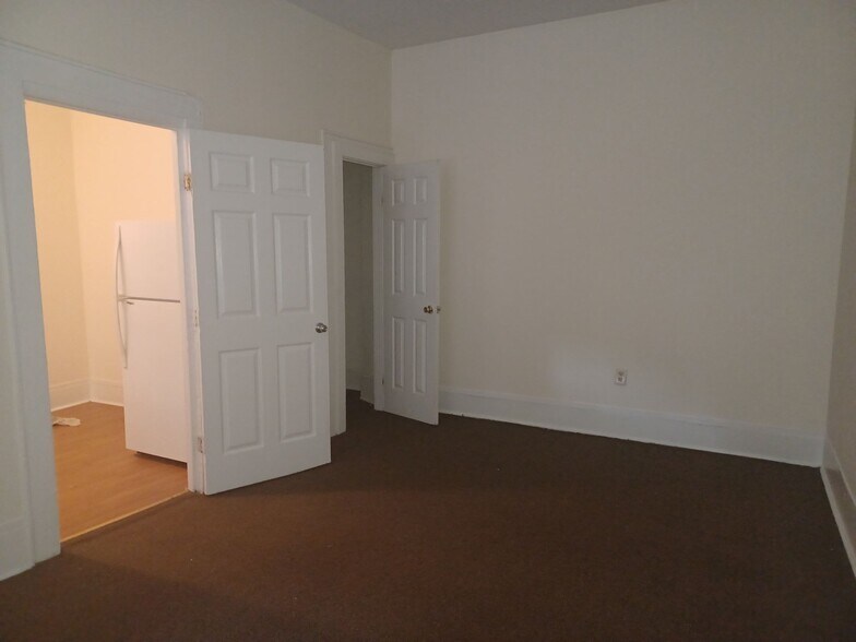 Building Photo - 210 Main St