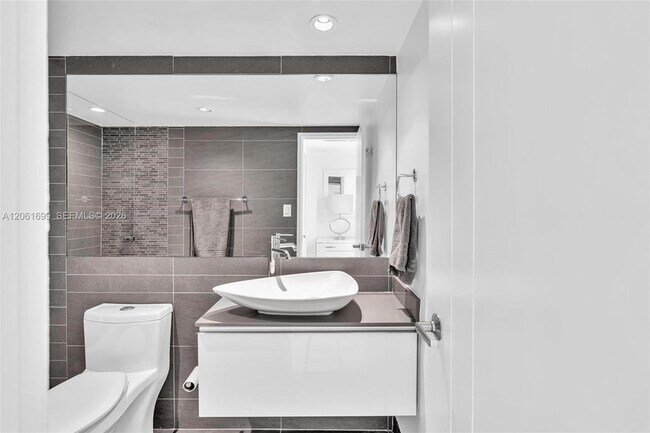 Building Photo - 5161 Collins Ave