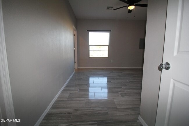 Building Photo - 517 Val Verde St