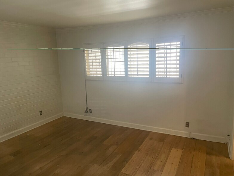 Building Photo - 7560 Hollywood Blvd