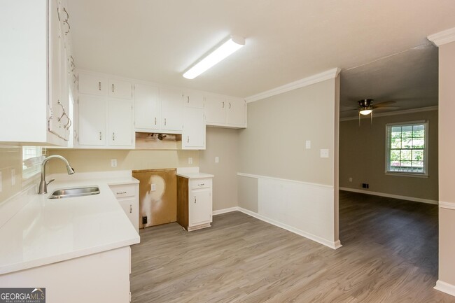 Building Photo - 2300 Leaf Land Dr