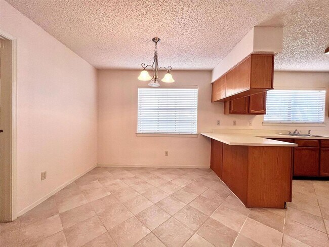 Building Photo - Beautifully Updated 3-Bedroom Home with Bonus Guest Suite in Lewisville!