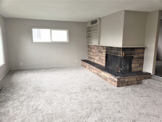 Building Photo - Charming Four Bedroom Home Located Near Cornwall Park.