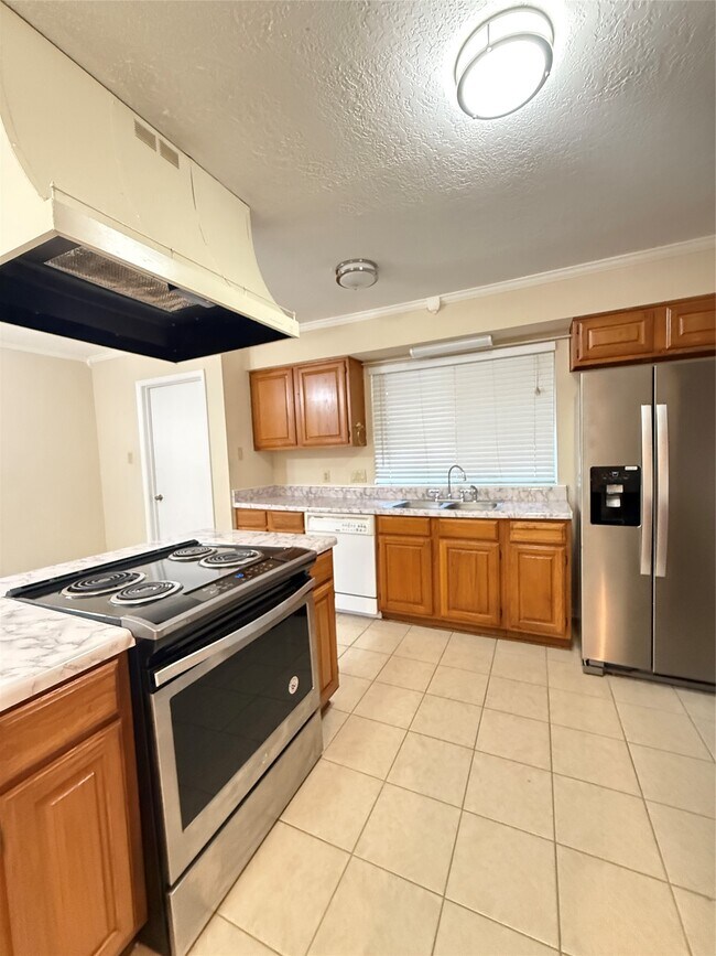 Building Photo - 15307 Pebble Lake Dr