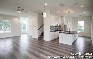 Building Photo - 320 Flanders