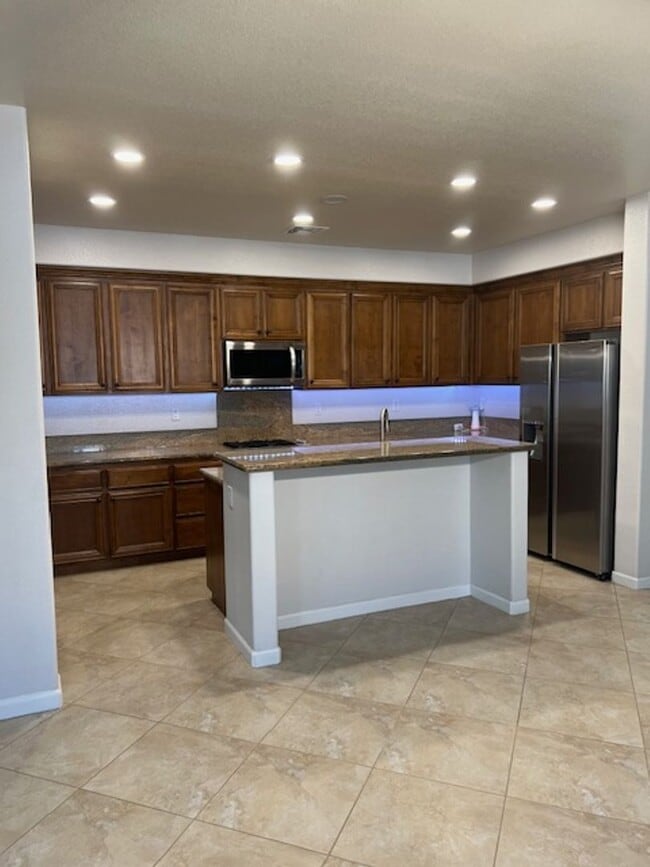 Building Photo - Beautiful 5 Bedroom Home in Crocker Ranch ...