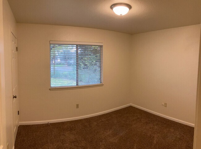 Building Photo - 1213 Satariano Ln