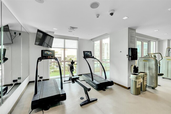 Building Photo - 101 S Fort Lauderdale Beach Blvd