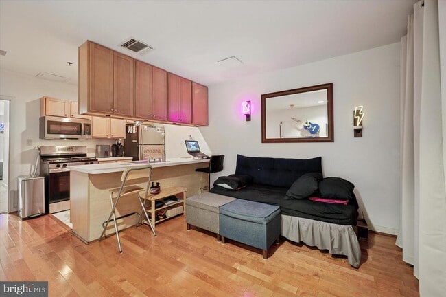 Building Photo - 1100 Vine St