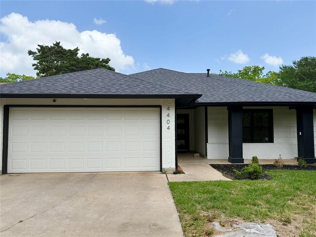Building Photo - 4404 Sarasota Dr
