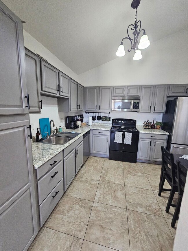 Building Photo - 2195 UNFURNISHED ~ $2395 PARTIALLY   FURNISHED  NO UTILITIES INCLUDED