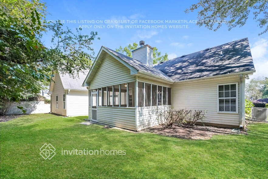 Building Photo - 2990 Lenora Springs Dr